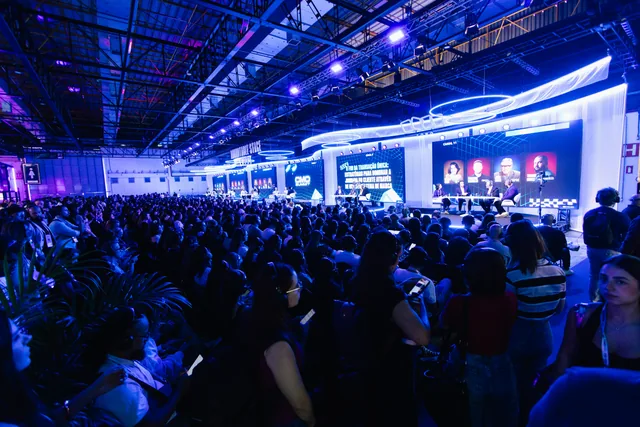 Fotografia 8D Hubify no CMO Summit 2026 - imagem 2